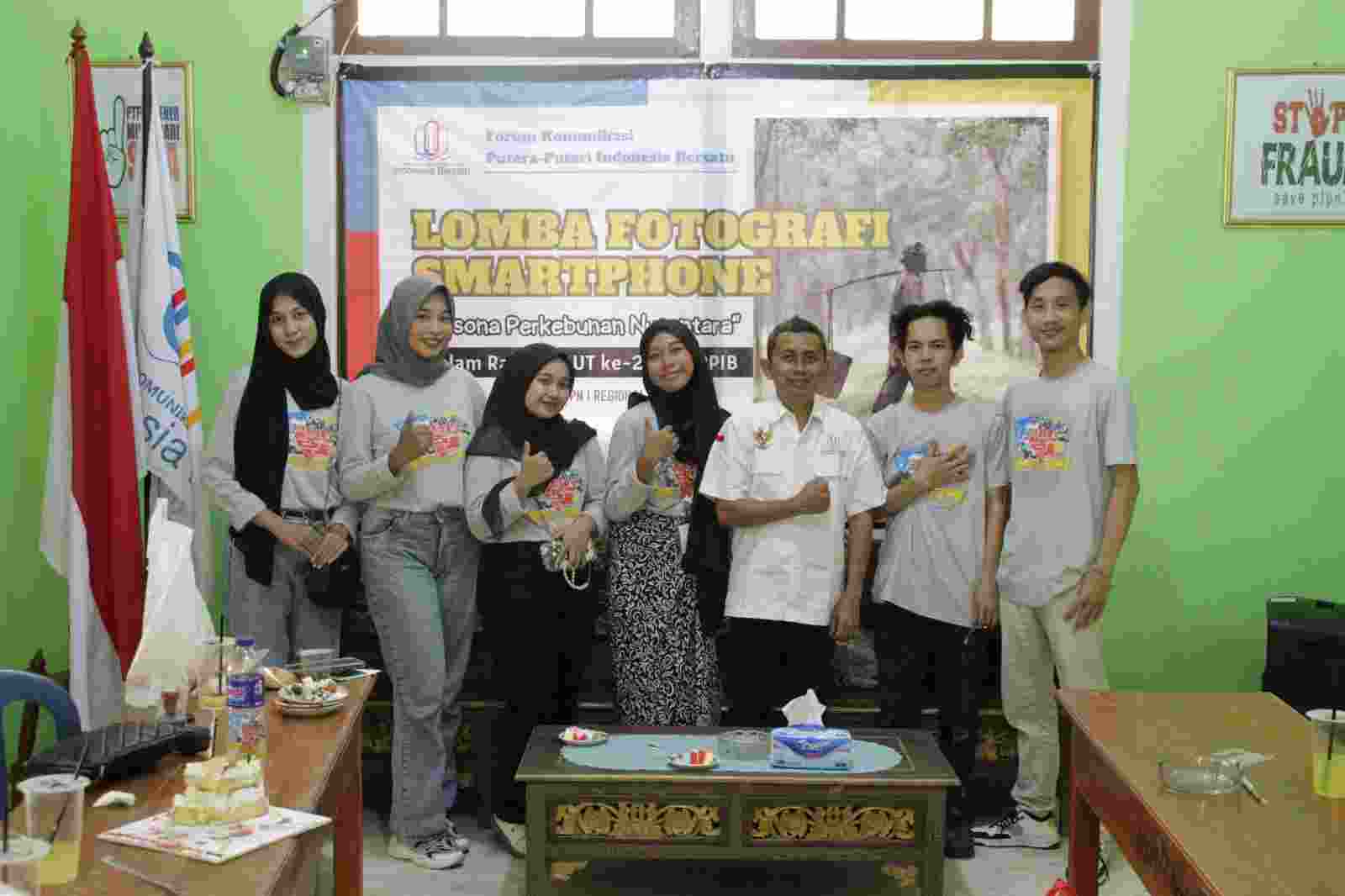 HUT Ke-2 FKPPIB: “Meng-capture Aktivitas di Kebun Karet” HUT Ke-2 FKPPIB: “Meng-capture Aktivitas di Kebun Karet”