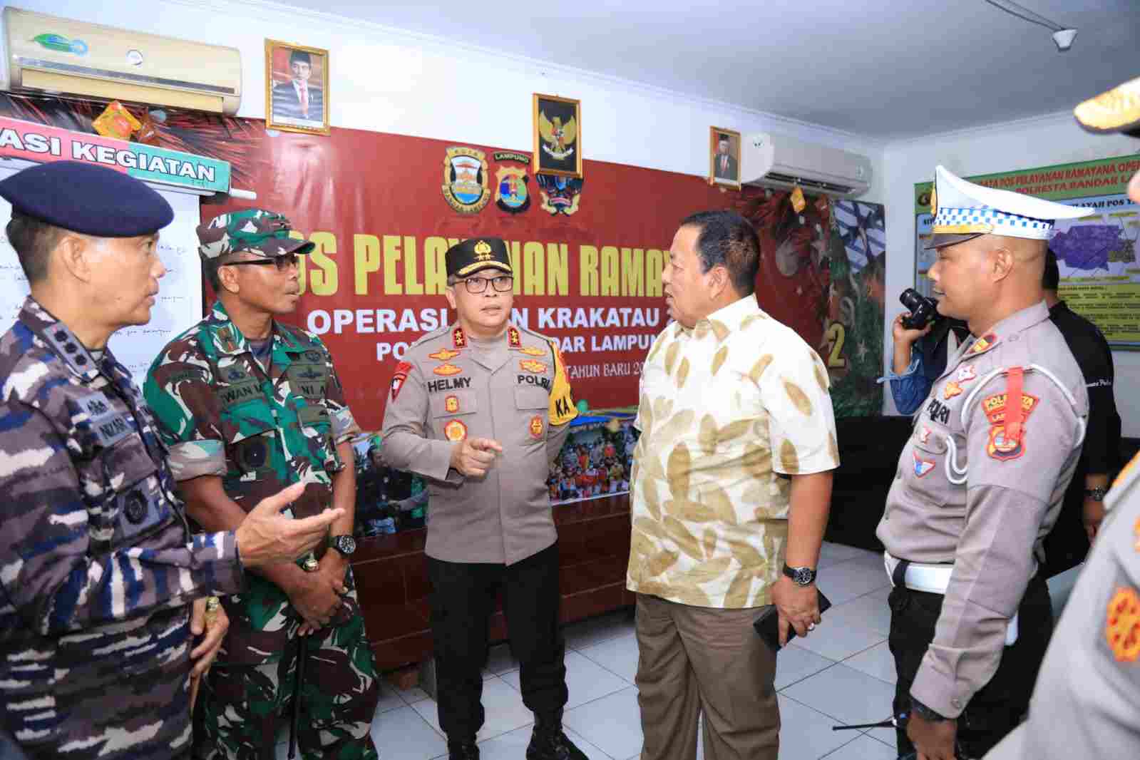 Danrem Bersama Gubernur, Kapolda dan Forkopimda Provinsi Lampung Kunjungi Gereja Danrem Bersama Gubernur, Kapolda dan Forkopimda Provinsi Lampung Kunjungi Gereja