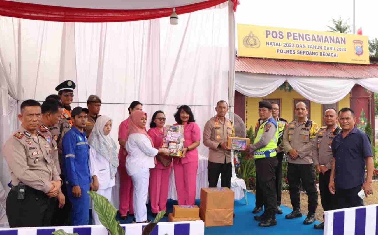 Kapolres Sergai Awasi Pos Pam dan Berikan Bingkisan Pos Yan Operasi Lilin Toba Kapolres Sergai Awasi Pos Pam dan Berikan Bingkisan Pos Yan Operasi Lilin Toba