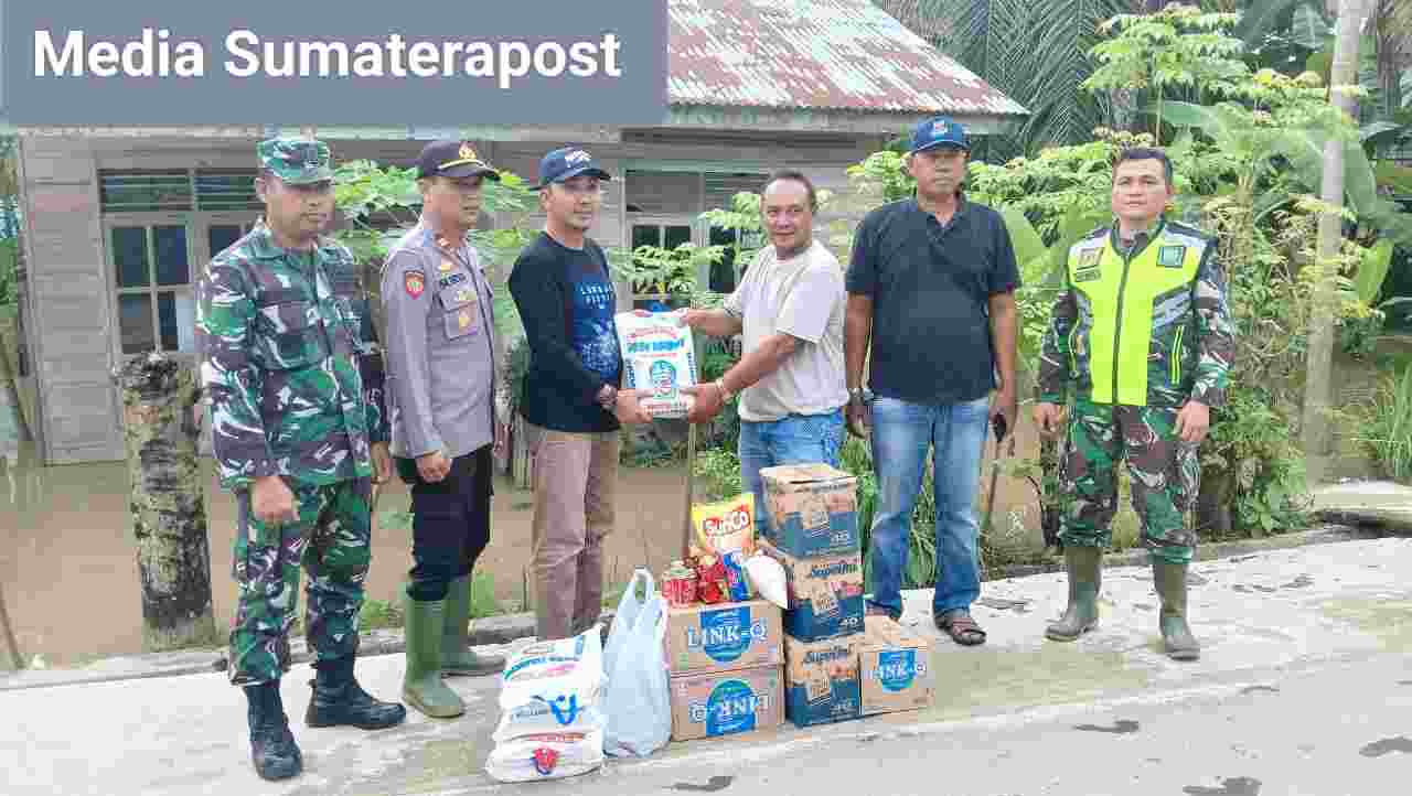 Muspika Kec. Karang Baru Salurkan Bantuan Banjir di Desa Sukajadi dan Alur Baung Muspika Kec. Karang Baru Salurkan Bantuan Banjir di Desa Sukajadi dan Alur Baung