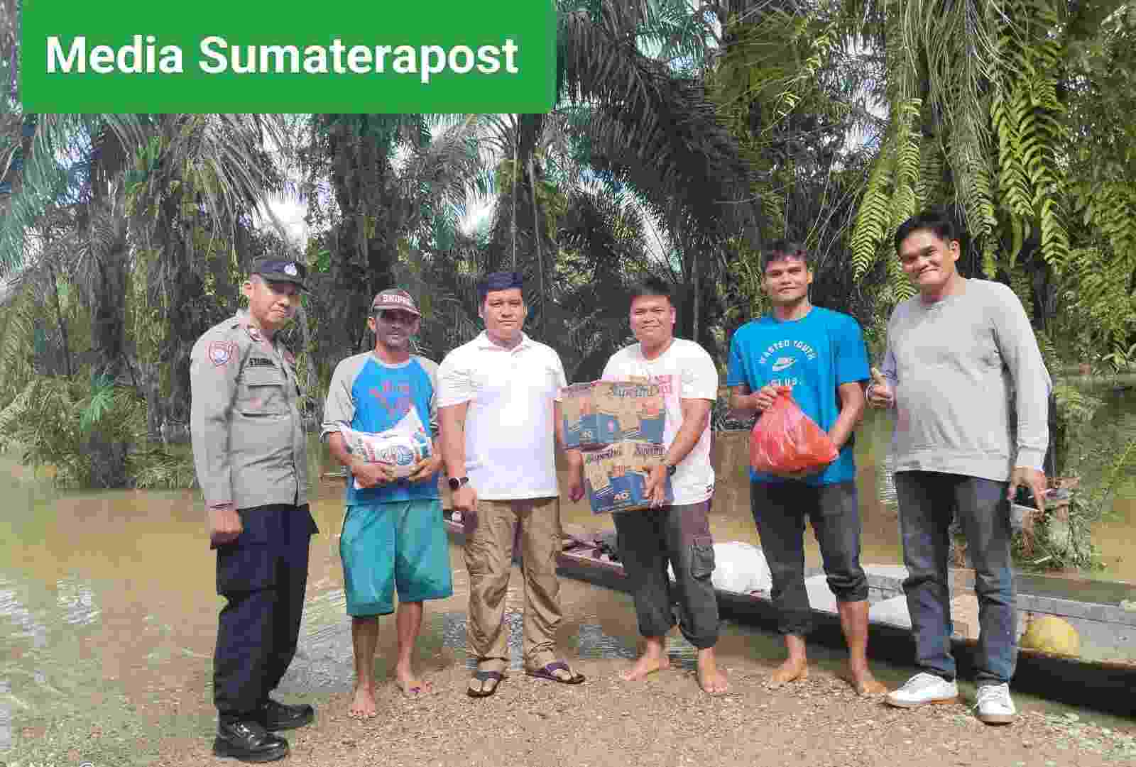 Muspika Sekerak Salurkan Bantuan Banjir di Desa Pantai Tinjau dan Baling Karang Muspika Sekerak Salurkan Bantuan Banjir di Desa Pantai Tinjau dan Baling Karang
