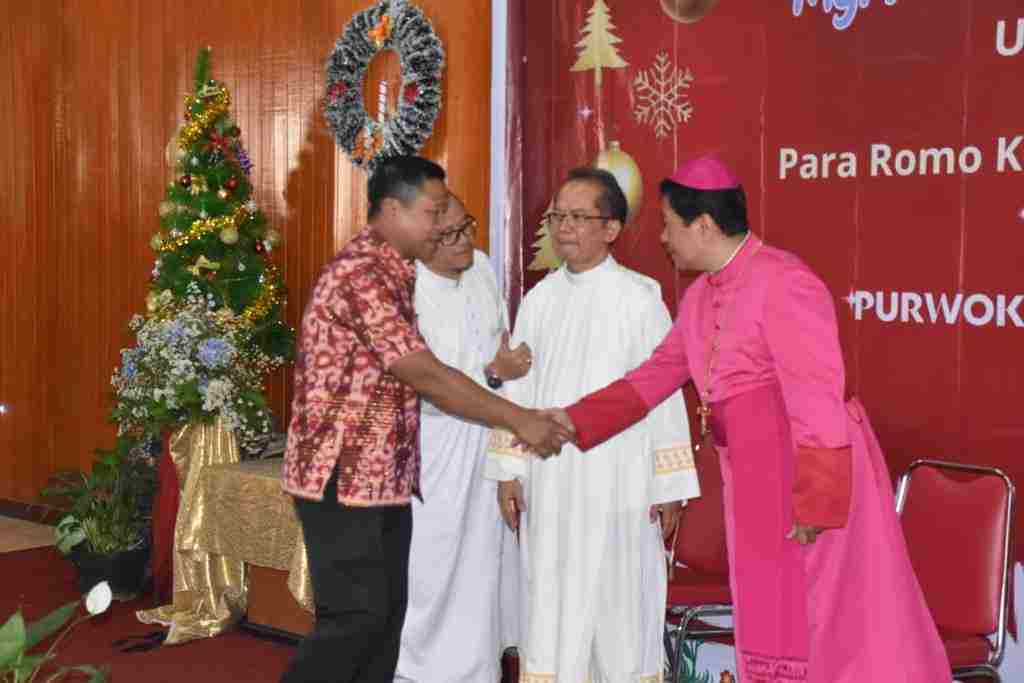 Rajut Kerukunan Umat Beragama, Danrem Wijayakusuma Hadiri Open House Keuskupan Purwokerto Rajut Kerukunan Umat Beragama, Danrem Wijayakusuma Hadiri Open House Keuskupan Purwokerto