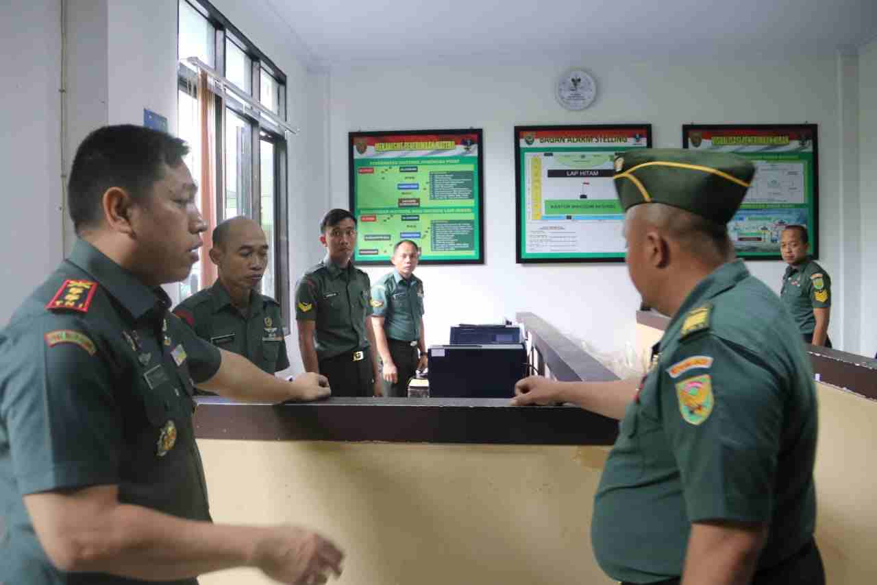 Sidak Staf Makodim 0410/KBL, Dandim Apresiasi dan Motivasi Kinerja Personel Sidak Staf Makodim 0410/KBL, Dandim Apresiasi dan Motivasi Kinerja Personel