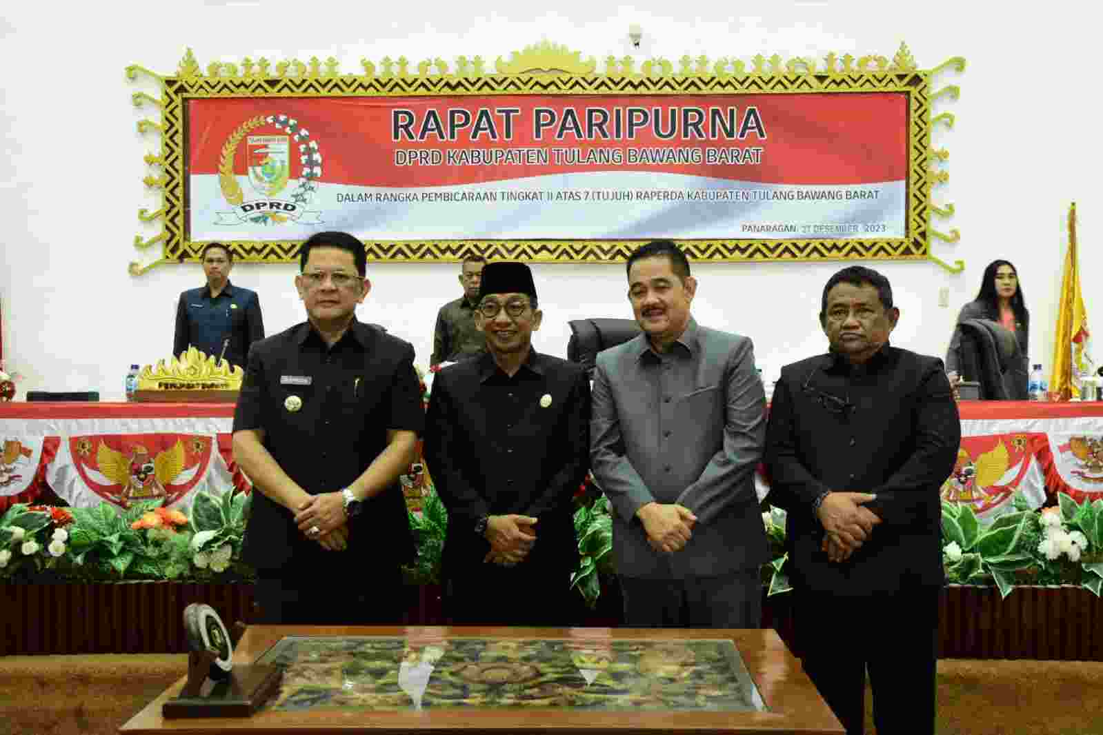 Pj Bupati Tubaba Hadiri Rapat Paripurna DPRD Pembicaraan Tingkat II atas 7 Raperda Pj Bupati Tubaba Hadiri Rapat Paripurna DPRD Pembicaraan Tingkat II atas 7 Raperda