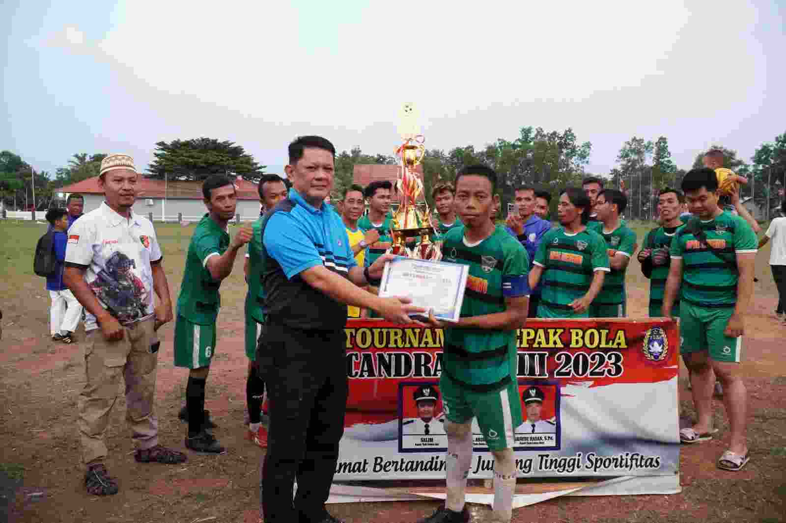 Pj Bupati M. Firsada Tutup Tunamen Sepak Bola Candra Cup III Pj Bupati M. Firsada Tutup Tunamen Sepak Bola Candra Cup III