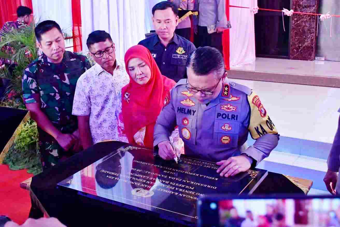 Dandim 0410/KBL Hadiri Peresmian Gedung SPKT Polresta Bandar Lampung Dandim 0410/KBL Hadiri Peresmian Gedung SPKT Polresta Bandar Lampung