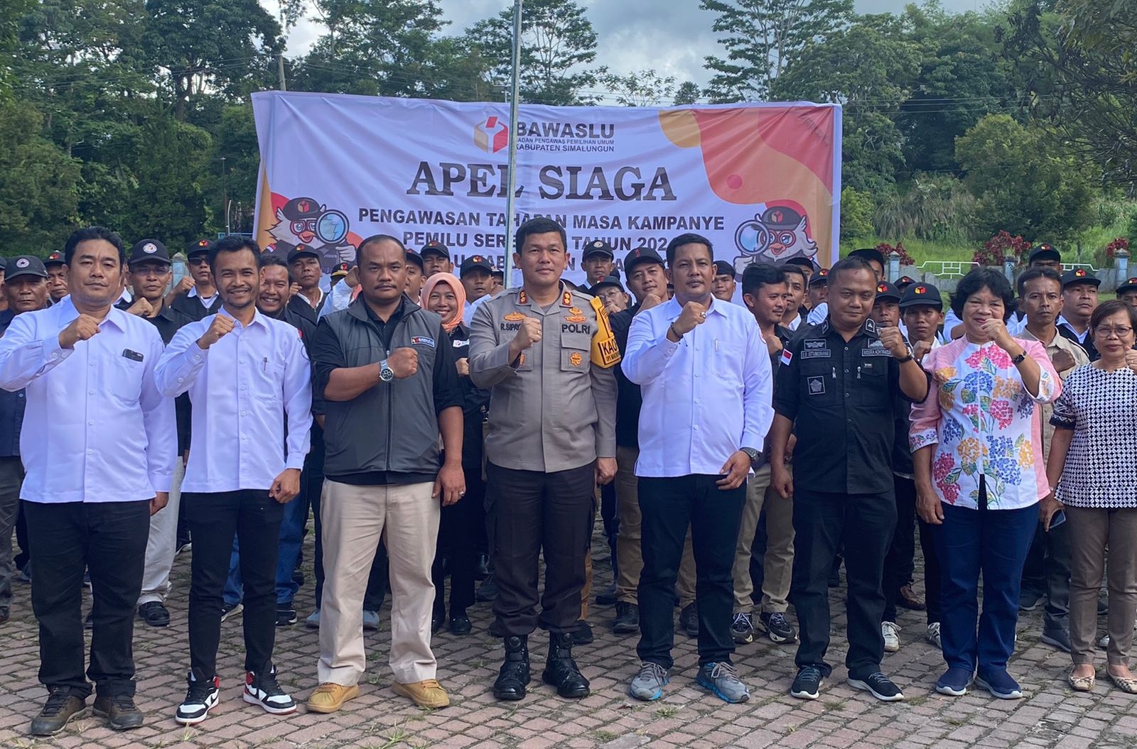 Kapolres Simalungun Hadiri Apel Siaga Jelang Tahapan Kampanye PEMILU 2024 Kapolres Simalungun Hadiri Apel Siaga Jelang Tahapan Kampanye PEMILU 2024