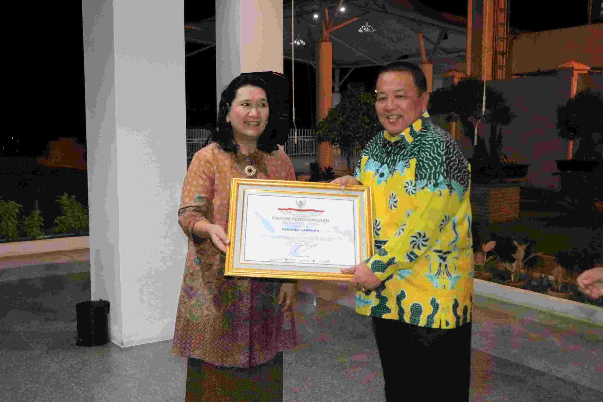 Hari HAM Sedunia Ke-75, Gubernur Raih Penghargaan Provinsi Peduli Hak Asasi Manusia Hari HAM Sedunia Ke-75, Gubernur Raih Penghargaan Provinsi Peduli Hak Asasi Manusia