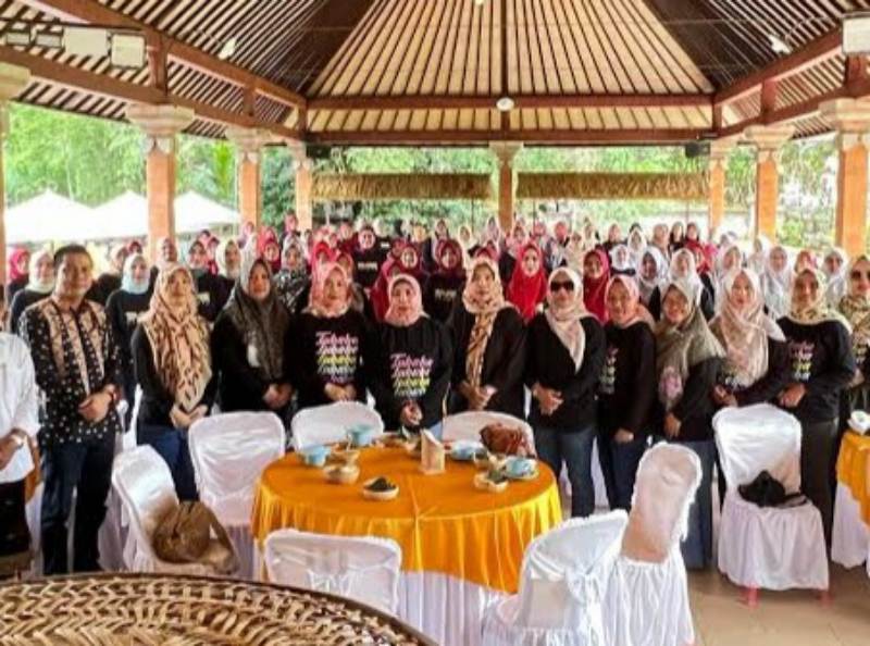 Pj. Ketua dan TP-PKK se-Tubaba Sambangi Desa Terbersih di Dunia Pj. Ketua dan TP-PKK se-Tubaba Sambangi Desa Terbersih di Dunia