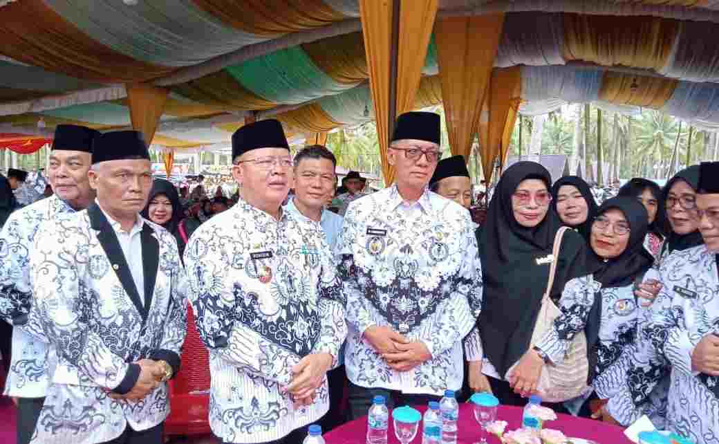 Gubernur Rohidin Apresiasi Peringatan HGN ke-78 di Pantai Pengubaian Gubernur Rohidin Apresiasi Peringatan HGN ke-78 di Pantai Pengubaian