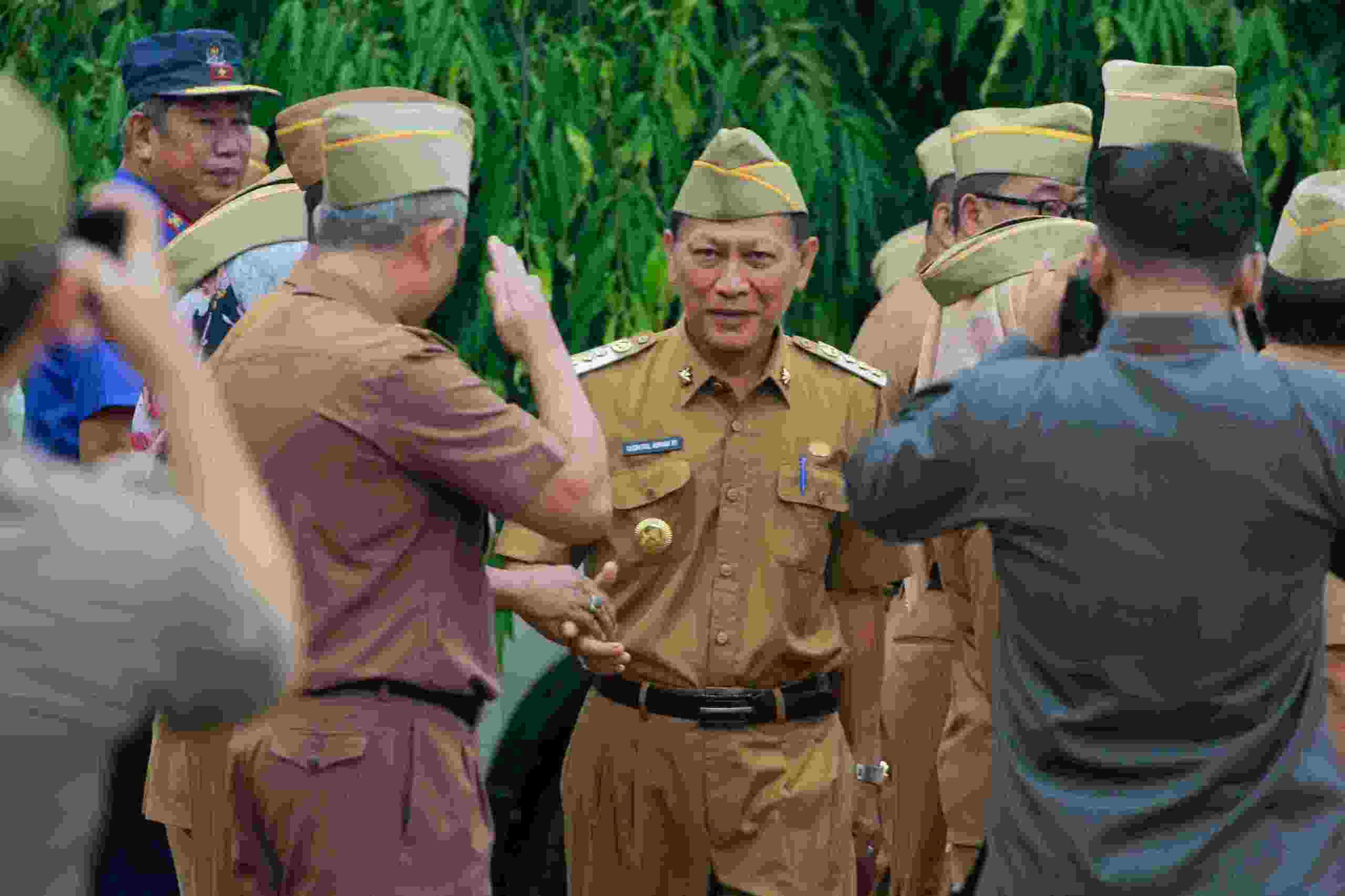 Pj Bupati Drs Qudratul Menegaskan ke ASN Kedisiplinan Kualitas Loyalitas serta Integritas Tinggi Pj Bupati Drs Qudratul Menegaskan ke ASN Kedisiplinan Kualitas Loyalitas serta Integritas Tinggi