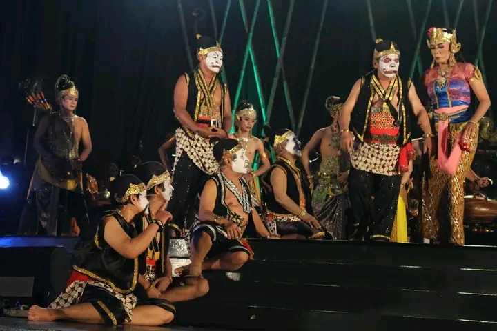 Ontran-ontran Jelang Tahun Baru 2024, Ada Gareng Kembar 5 di Taman Indonesia Kaya Ontran-ontran Jelang Tahun Baru 2024, Ada Gareng Kembar 5 di Taman Indonesia Kaya