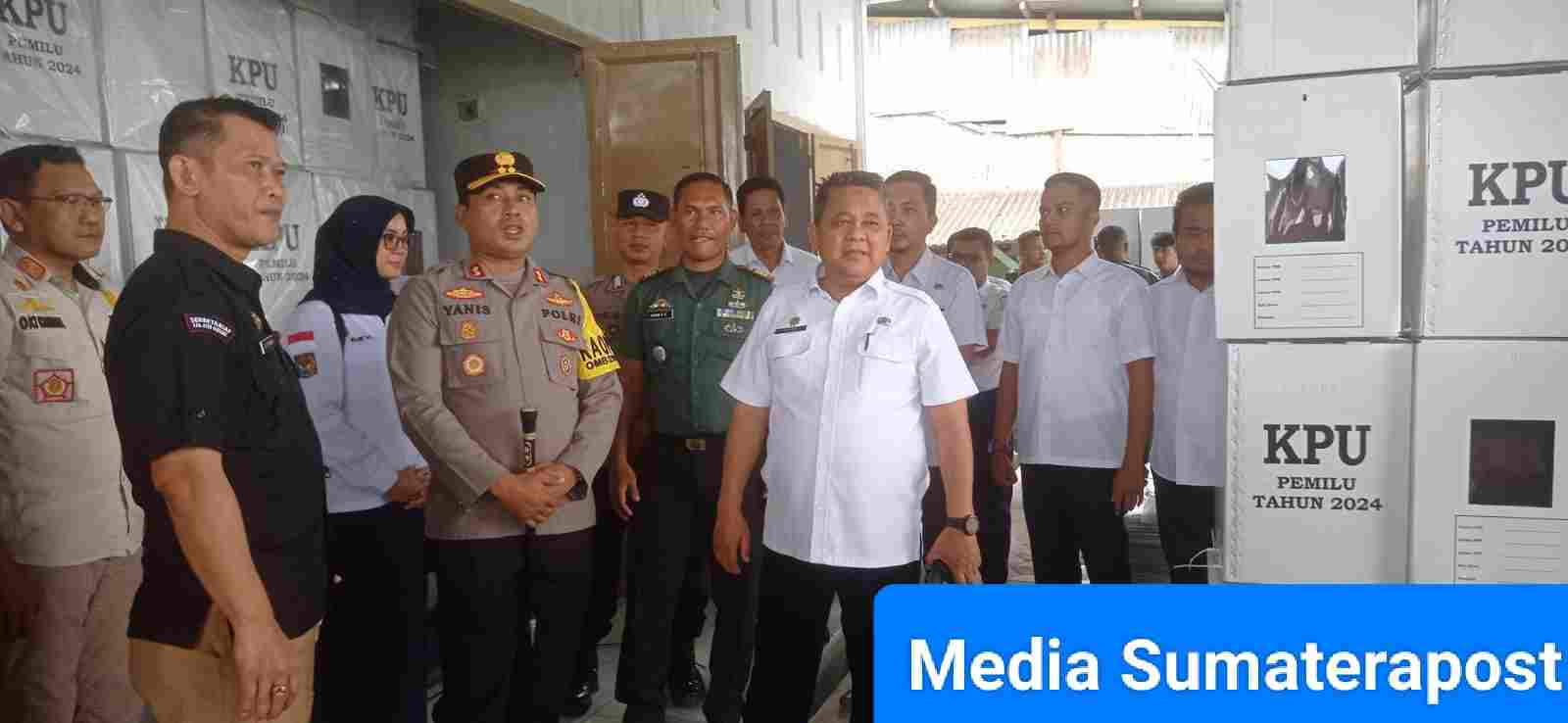 Logistik Kotak Suara untuk Pemilu Telah Masuk Digudang KPU di Desa Medang Ara Logistik Kotak Suara untuk Pemilu Telah Masuk Digudang KPU di Desa Medang Ara
