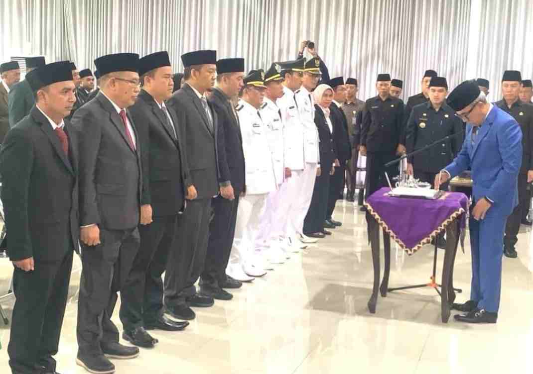 Bupati Way Kanan Lantik 6 Pejabat Eselon II Hasil Seleksi Lelang Bupati Way Kanan Lantik 6 Pejabat Eselon II Hasil Seleksi Lelang