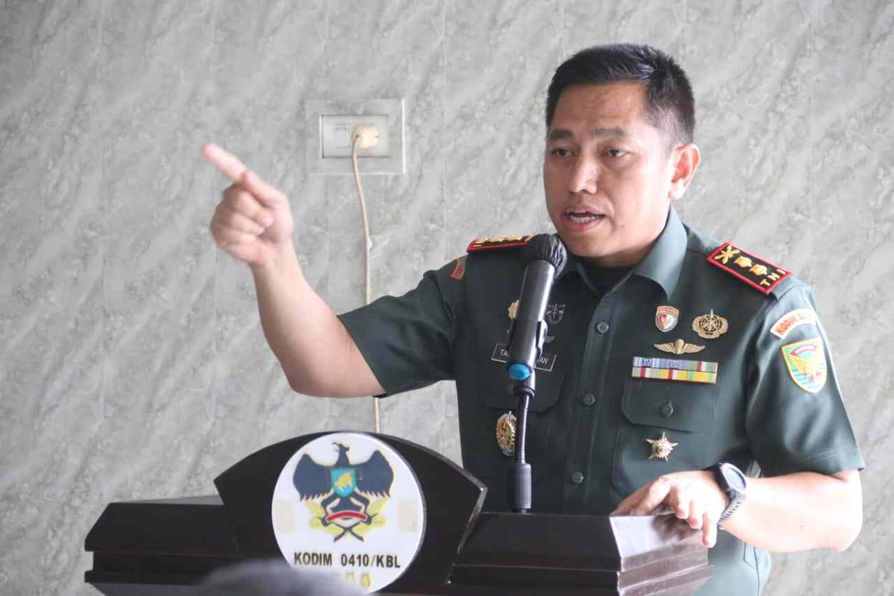 Jam Komandan, Dandim 0410/KBL Tekankan Netralitas TNI Serta Hindari Narkoba Jam Komandan, Dandim 0410/KBL Tekankan Netralitas TNI Serta Hindari Narkoba