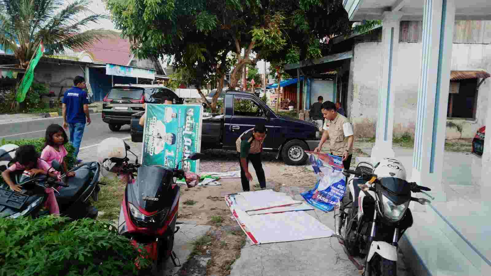 Jaga Ketertiban dan Keindahan Ruang Publik, Bawaslu Tertibkan APK Jaga Ketertiban dan Keindahan Ruang Publik, Bawaslu Tertibkan APK