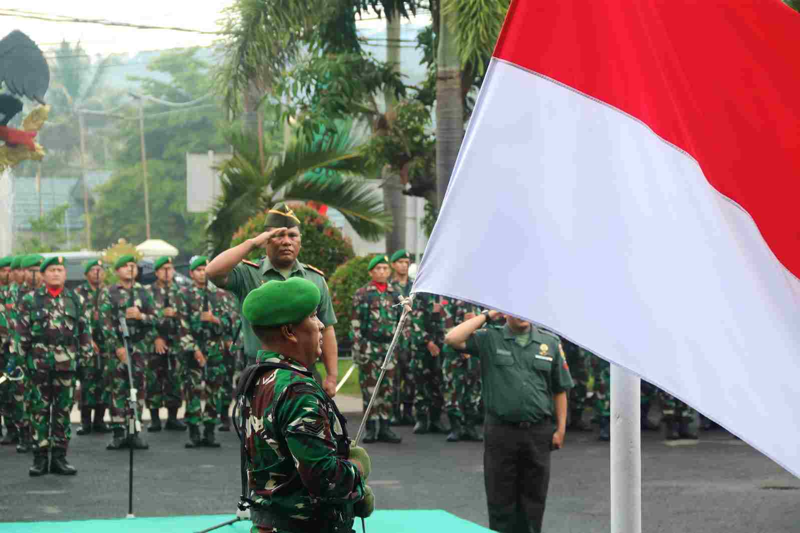 Wujud Cinta Tanah Air, Prajurit dan PNS Kodim 0410/KBL Laksanakan Upacara Bendera Wujud Cinta Tanah Air, Prajurit dan PNS Kodim 0410/KBL Laksanakan Upacara Bendera