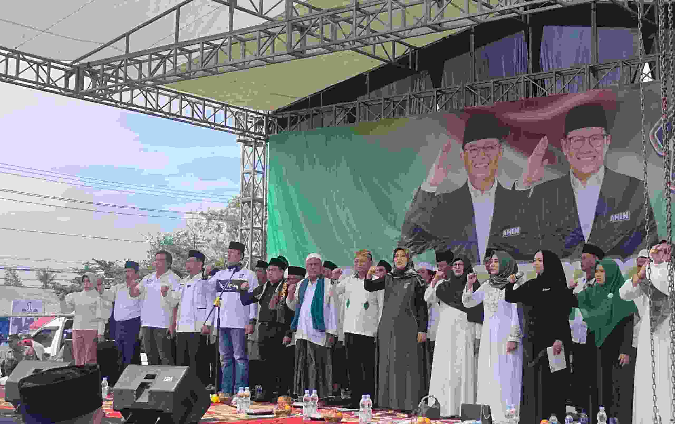 Majelis Taklim dan Ulama se-Lamtim Deklarasikan Dukungan untuk AMIN Majelis Taklim dan Ulama se-Lamtim Deklarasikan Dukungan untuk AMIN
