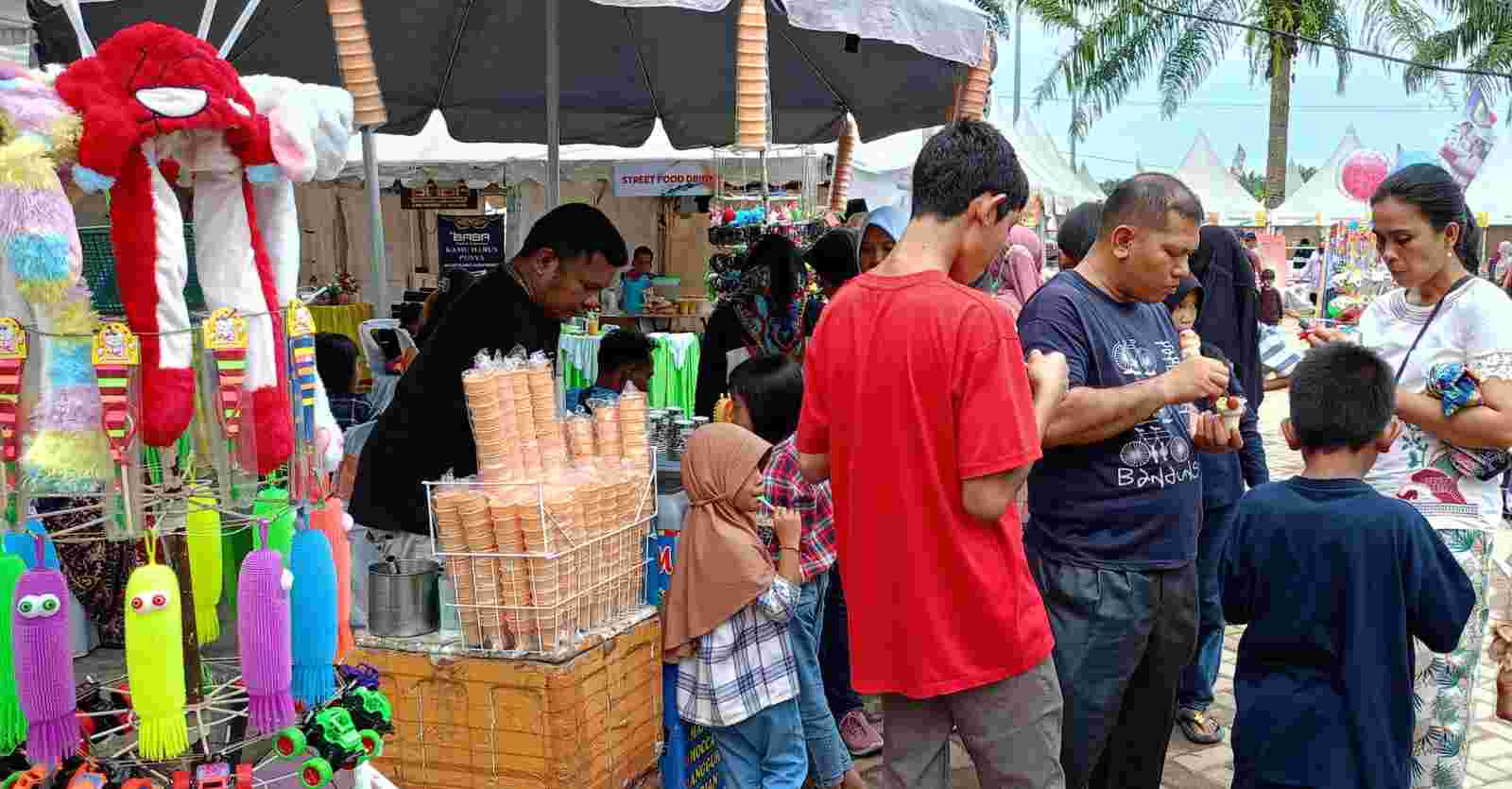 Antusiasme Perekonomian Bangkit di HUT ke-20 Sergai, Omzet Bazar UKM Tembus Rp 500 Juta Antusiasme Perekonomian Bangkit di HUT ke-20 Sergai, Omzet Bazar UKM Tembus Rp 500 Juta