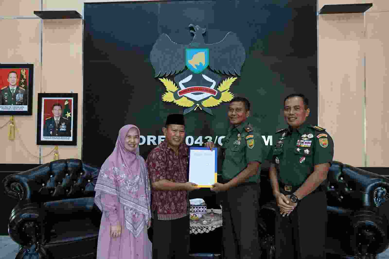 Danrem Brigjen TNI Iwan Ma’ruf Zainudin Resmi Jadi Mahasiswa IIB Darmajaya Danrem Brigjen TNI Iwan Ma’ruf Zainudin Resmi Jadi Mahasiswa IIB Darmajaya