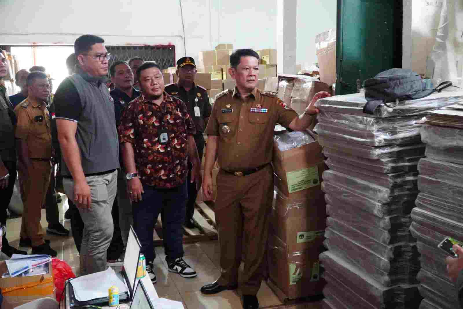 M.Firsada Tinjau Proses Pelipatan Surat Suara Pemilu 2024 M.Firsada Tinjau Proses Pelipatan Surat Suara Pemilu 2024