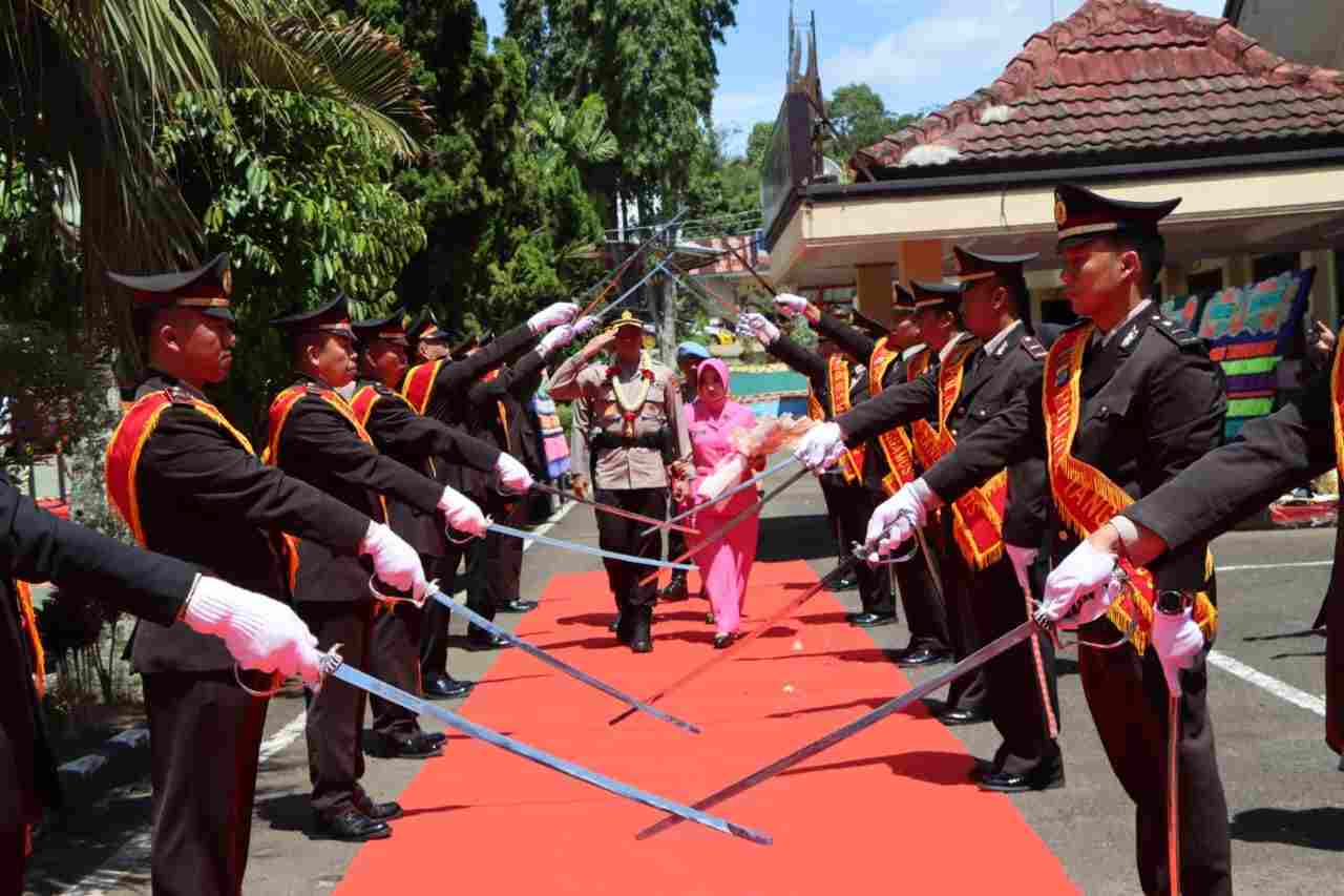 Sederhana dan Penuh Haru Penyambutan AKBP Rinaldo Aser serta Pelepasan AKBP Siswara Hadi Chandra Sederhana dan Penuh Haru Penyambutan AKBP Rinaldo Aser serta Pelepasan AKBP Siswara Hadi Chandra