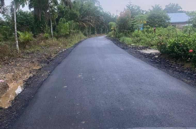 PTPN IV Regional 2 Aspal Jalan Utama Warga Desa di Mandailing Natal PTPN IV Regional 2 Aspal Jalan Utama Warga Desa di Mandailing Natal