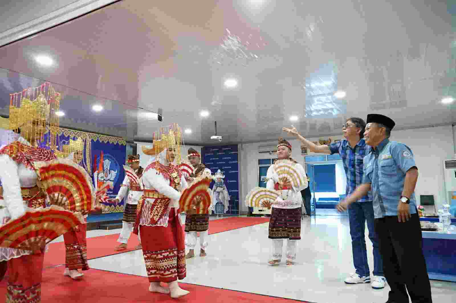 Tari Melinting Hingga Atraksi Isi Parade Budaya PMM 3 IIB Darmajaya Tari Melinting Hingga Atraksi Isi Parade Budaya PMM 3 IIB Darmajaya