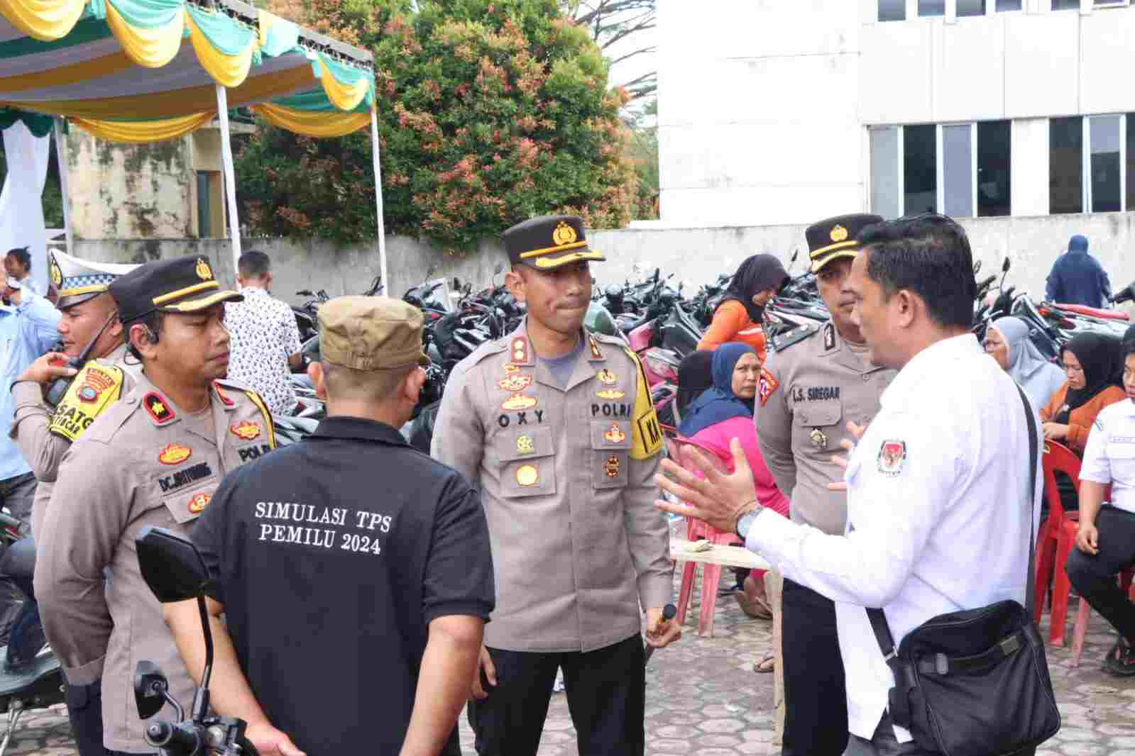 Kapolres Serdang Bedagai Monitoring Logistik Pemilu 2024 Kapolres Serdang Bedagai Monitoring Logistik Pemilu 2024