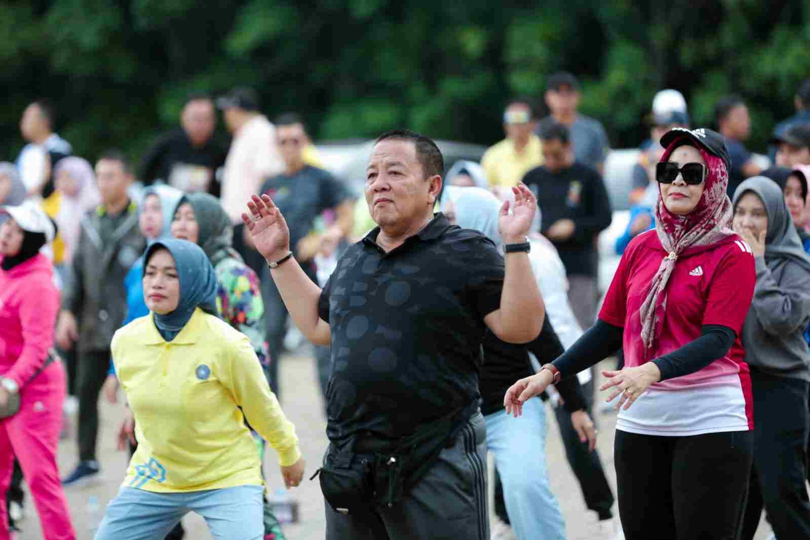 Jum’at Ceria, Gubernur Arinal dan Ibu Riana Bersama Seluruh Jajaran OPD Senam Bersama Jum’at Ceria, Gubernur Arinal dan Ibu Riana Bersama Seluruh Jajaran OPD Senam Bersama