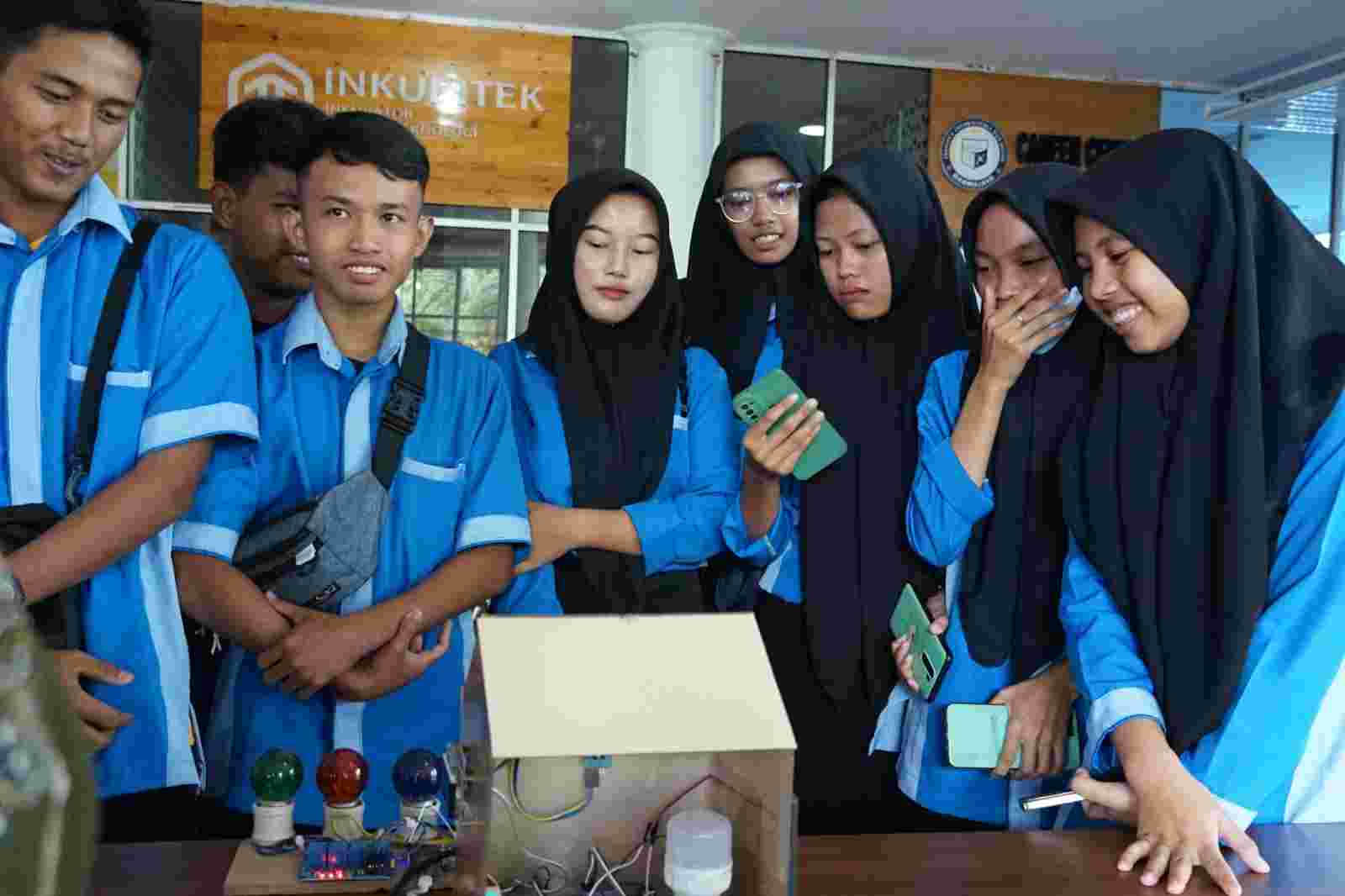 SMK Al-Basyari Kunjungan ke Darmajaya Belajar IoT dan Jalin MoU SMK Al-Basyari Kunjungan ke Darmajaya Belajar IoT dan Jalin MoU
