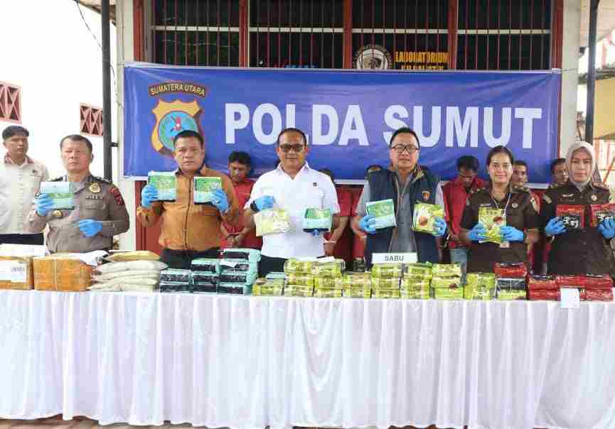Polda Sumut Hancurkan 57 Kg Sabu dan Ribuan Butir Pil Ekstasi Polda Sumut Hancurkan 57 Kg Sabu dan Ribuan Butir Pil Ekstasi