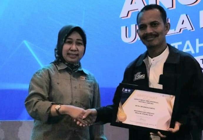 SMSI Lampung Raih Anugerah dari Rektor Unila SMSI Lampung Raih Anugerah dari Rektor Unila