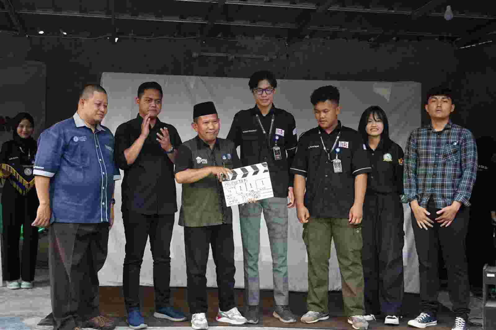 Ngaku Sineas Muda, Buktikan dengan Kirim Karya Filmmu di FFL 2024 Ngaku Sineas Muda, Buktikan dengan Kirim Karya Filmmu di FFL 2024