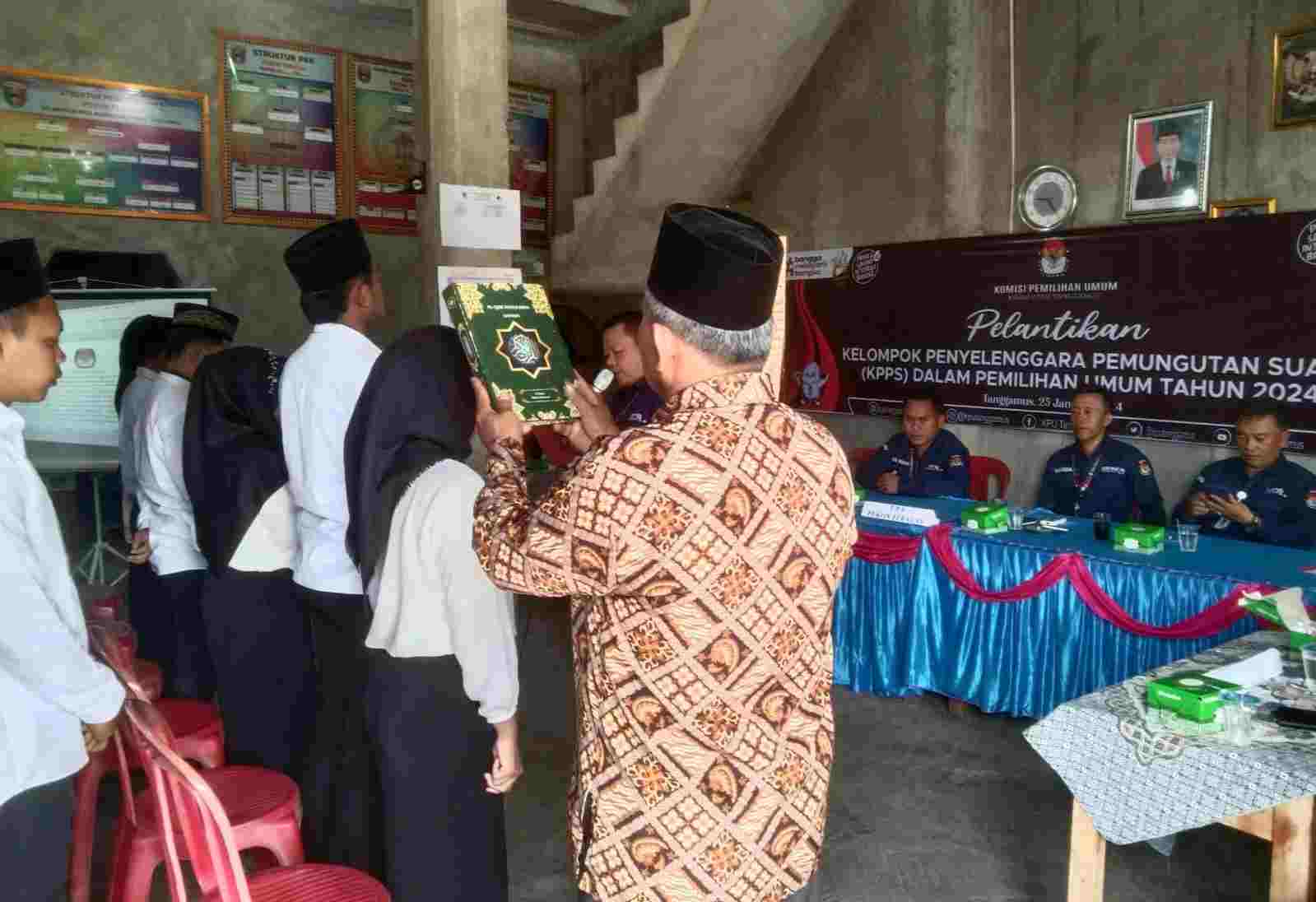 Pelantikan dan Pengambilan Sumpah KPPS Pekon Teratas, Pemilu Tahun 2024 Pelantikan dan Pengambilan Sumpah KPPS Pekon Teratas, Pemilu Tahun 2024