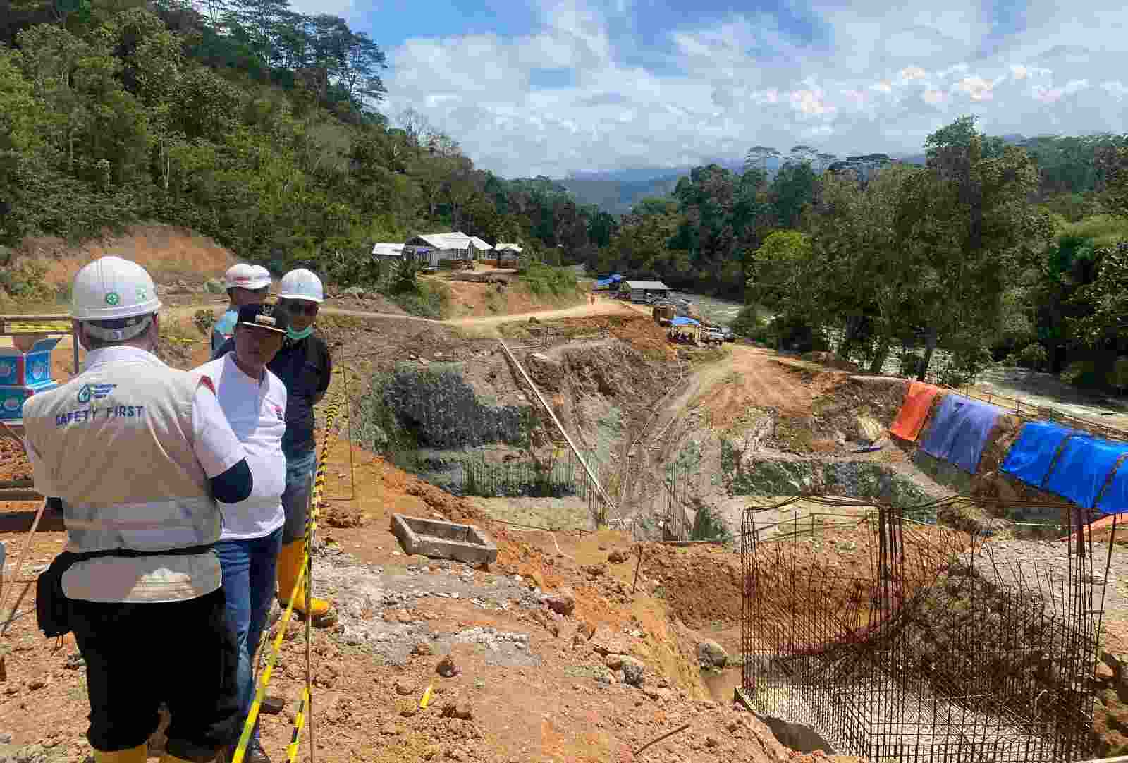 Pj Bupati Drs. Nukman Meninjau Progres Pembangunan PLTMH di Pekon Way Petai Pj Bupati Drs. Nukman Meninjau Progres Pembangunan PLTMH di Pekon Way Petai