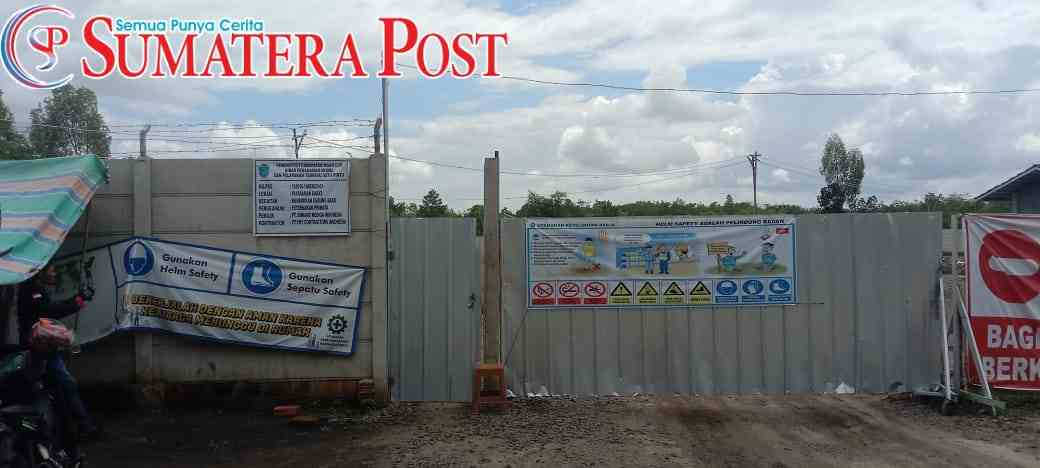 Diduga Ilegal, 5 TKA Asal China Bebas Kerja Berada Pada Proyek Gedung Peternakan Primata Diduga Ilegal, 5 TKA Asal China Bebas Kerja Berada Pada Proyek Gedung Peternakan Primata