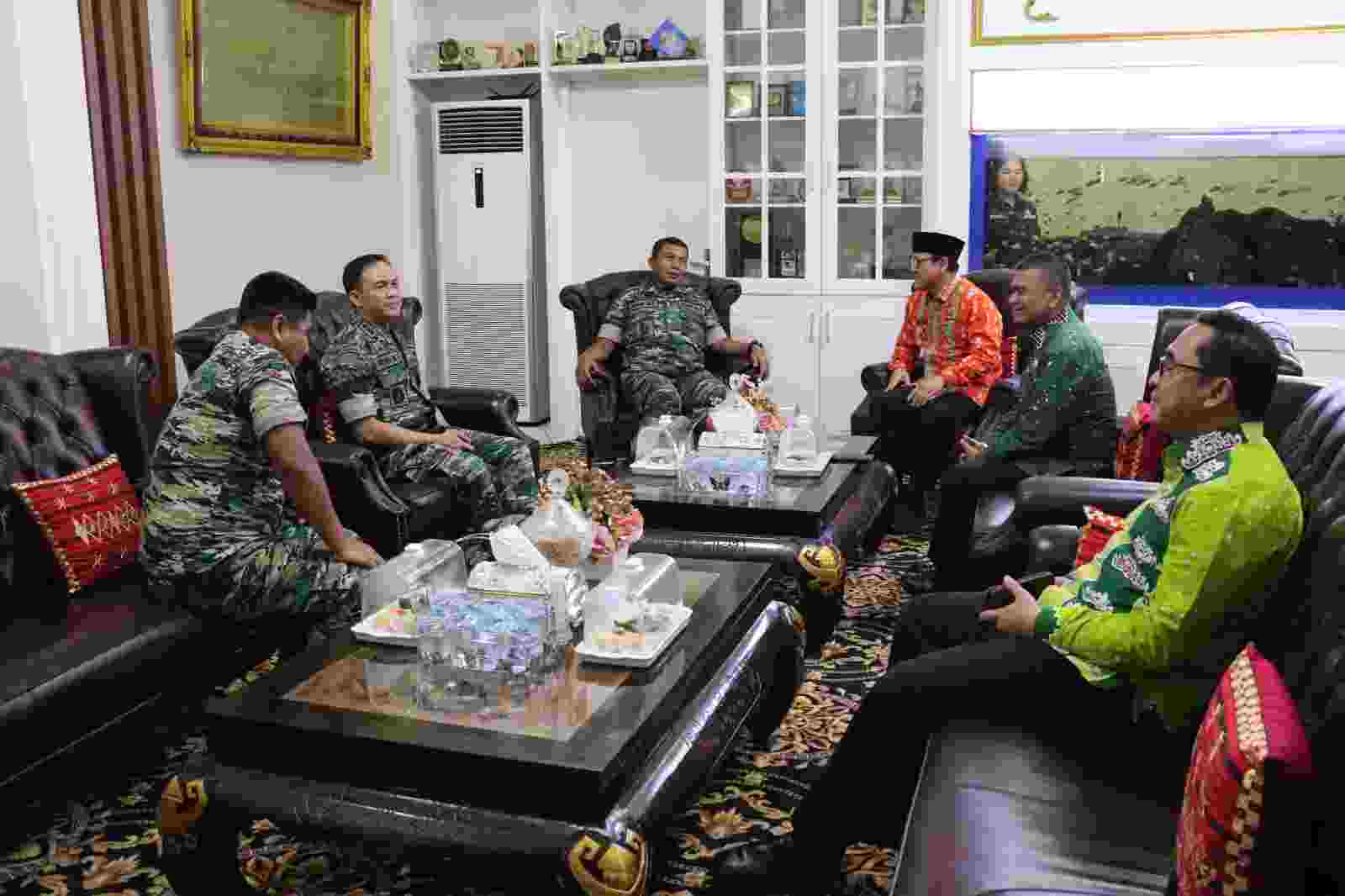 Pererat Tali Silaturahmi, Danrem 043/Gatam Kunjungi Wali Kota Metro Pererat Tali Silaturahmi, Danrem 043/Gatam Kunjungi Wali Kota Metro