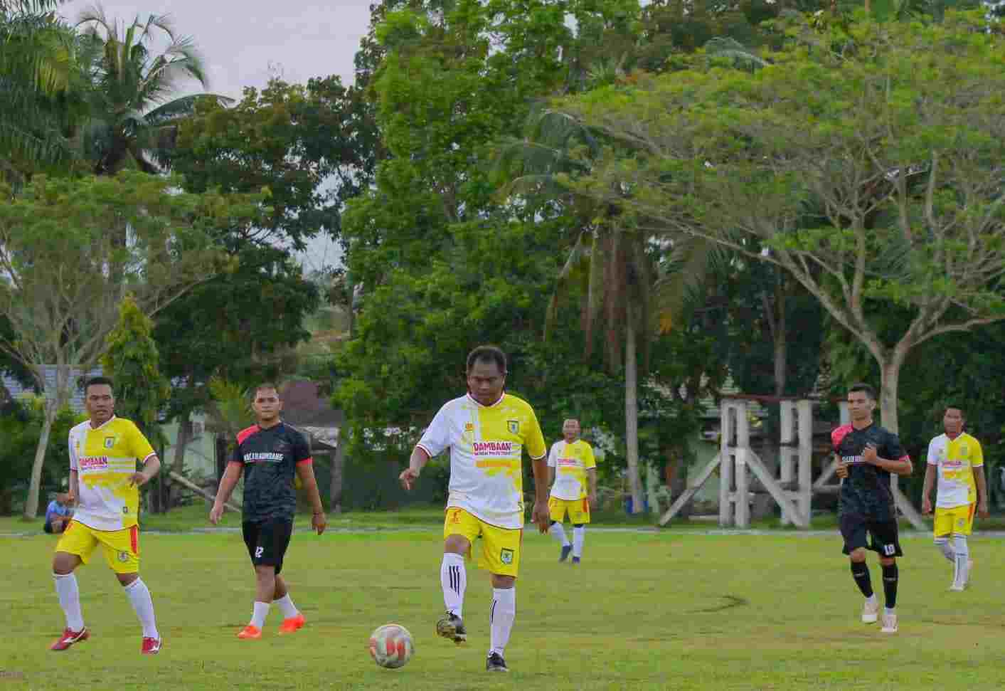 Tim Forkopimda Sergai Imbangi FC Legend MK dalam Laga Friendly Match Tim Forkopimda Sergai Imbangi FC Legend MK dalam Laga Friendly Match