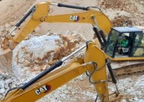 Diduga Tambang Batu Mineral Di Lintau Buo Utara Tetap Beroperasi Tanpa KTT Diduga Tambang Batu Mineral Di Lintau Buo Utara Tetap Beroperasi Tanpa KTT