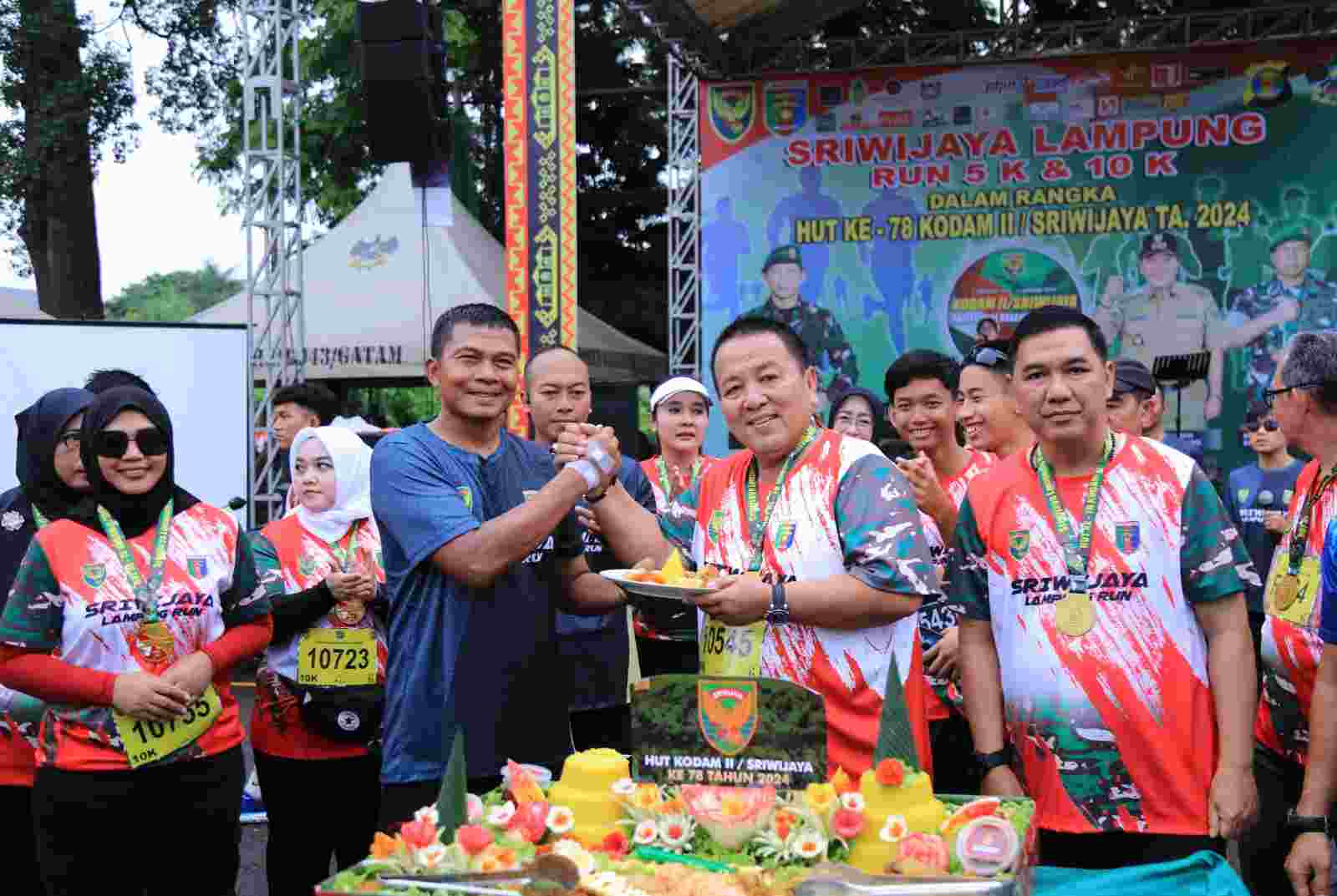 Gubernur Arinal dan Danrem Brigjen TNI Iwan Ma’ruf Zainudin Lepas Peserta Sriwijaya Lampung Run 2024 Gubernur Arinal dan Danrem Brigjen TNI Iwan Ma’ruf Zainudin Lepas Peserta Sriwijaya Lampung Run 2024