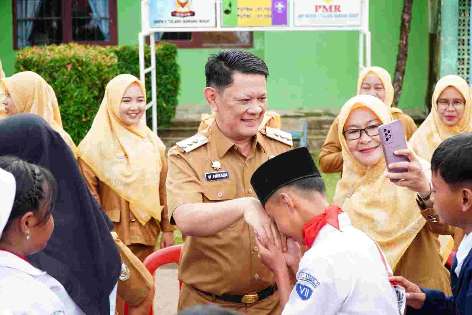 Pj. Bupati Tubaba Pimpin Apel Pagi di SMPN 9 Pulung Kencana Pj. Bupati Tubaba Pimpin Apel Pagi di SMPN 9 Pulung Kencana