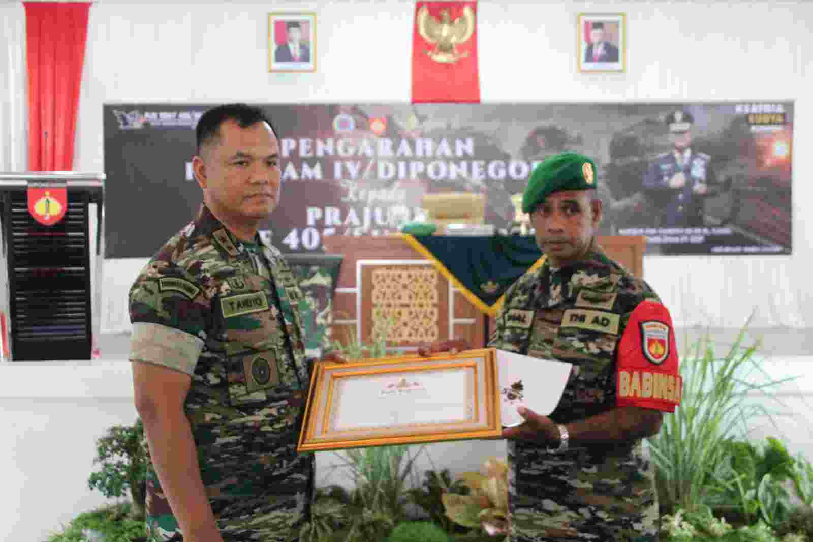 Dapat Penghargaan dari Pangdam Diponegoro, Dandim Apresiasi Kinerja Serda Ronal Langlaku Dapat Penghargaan dari Pangdam Diponegoro, Dandim Apresiasi Kinerja Serda Ronal Langlaku