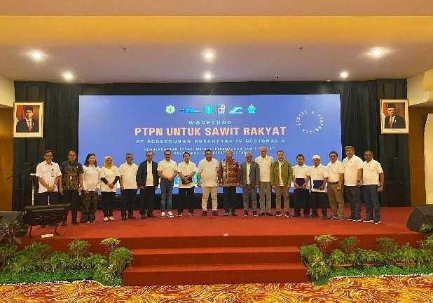 PTPN IV Reg.V Komitmen Membangun Negeri, Dongkrak Produktivitas Petani Sawit Rakyat PTPN IV Reg.V Komitmen Membangun Negeri, Dongkrak Produktivitas Petani Sawit Rakyat