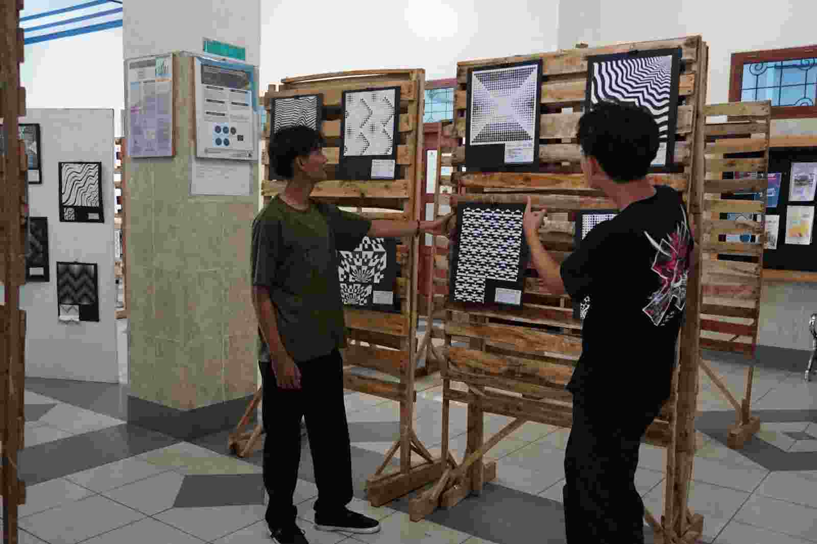 Ngaku Kreatif! Yuuk Datang ke Pameran Karya Mahasiswa Prodi DKV dan Desain Interior Ngaku Kreatif! Yuuk Datang ke Pameran Karya Mahasiswa Prodi DKV dan Desain Interior