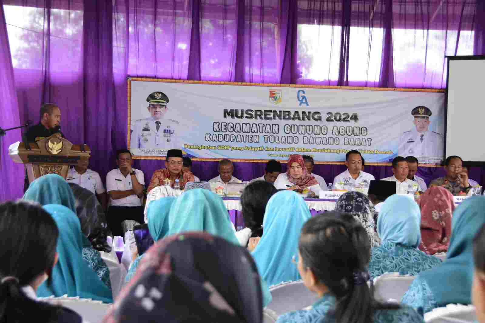 Asisten Bidang Pemerintahan dan Kesra Dra. Bayana Membuka Musrenbang Kec. Gunung Agung Asisten Bidang Pemerintahan dan Kesra Dra. Bayana Membuka Musrenbang Kec. Gunung Agung