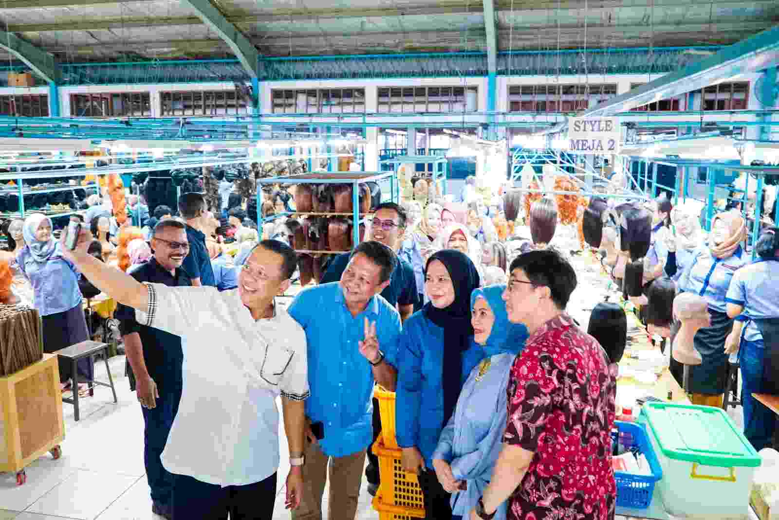 Ketua MPR RI Bamsoet Dorong Peningkatan Ekspor Rambut Palsu Purbalingga ke AS Ketua MPR RI Bamsoet Dorong Peningkatan Ekspor Rambut Palsu Purbalingga ke AS