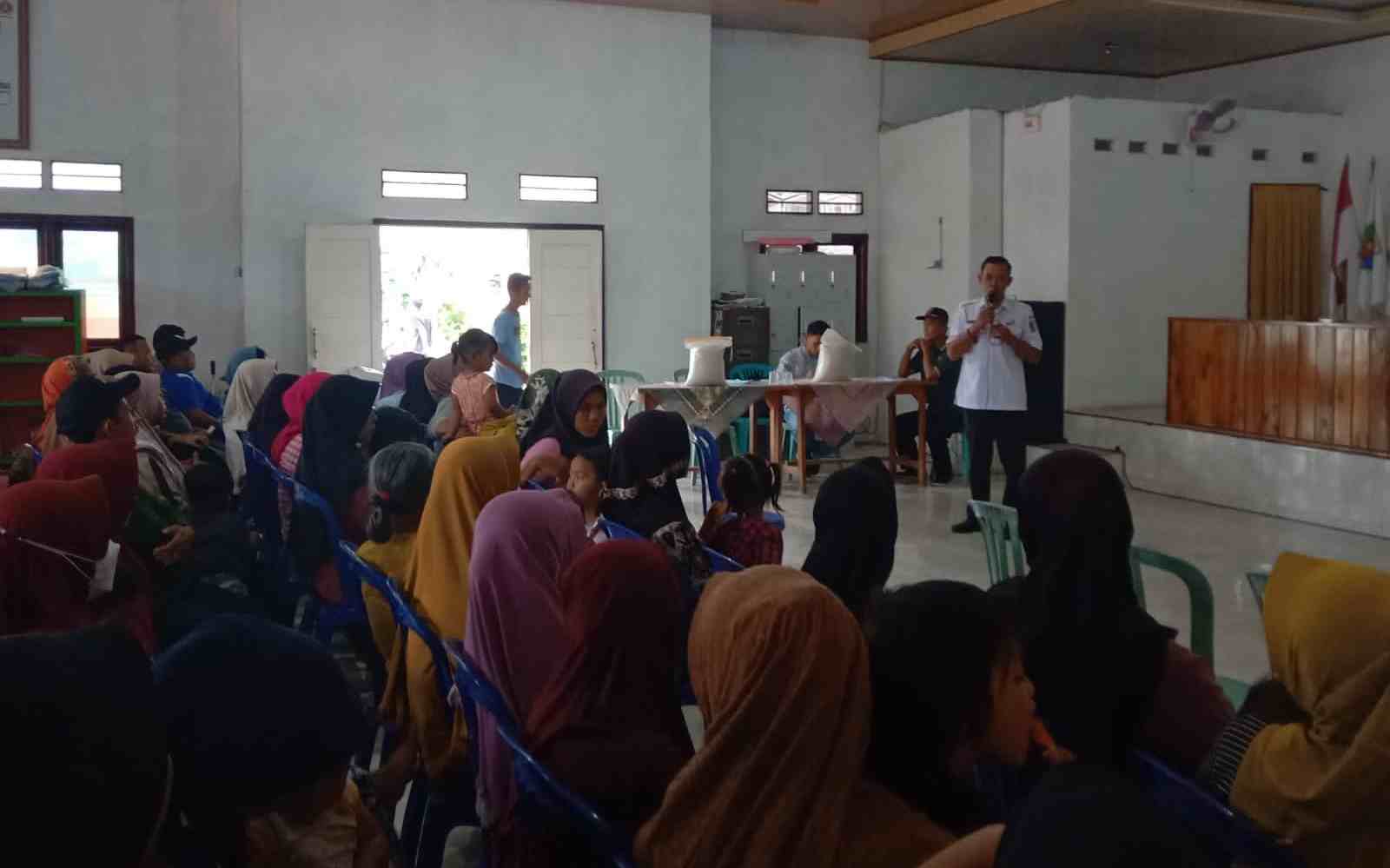 Desa Sukadadi Salurkan Bantuan Beras Pangan ke 639 KPM Desa Sukadadi Salurkan Bantuan Beras Pangan ke 639 KPM