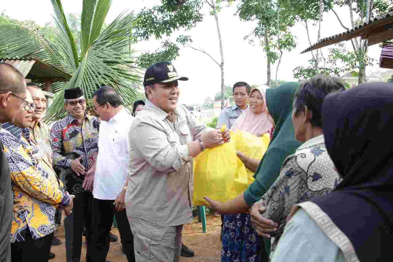 Gubernur Arinal Berdialog dan Berikan Bansos kepada Masyarakat Desa Berasan Makmur Gubernur Arinal Berdialog dan Berikan Bansos kepada Masyarakat Desa Berasan Makmur