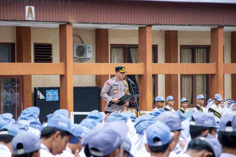 Polres Pringsewu Terjunkan Pejabat-pejabatnya Kesekolah-sekolah Polres Pringsewu Terjunkan Pejabat-pejabatnya Kesekolah-sekolah